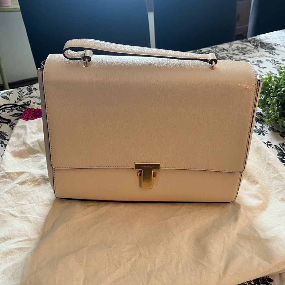 Authentic NWOT never used Tory Burch bag.